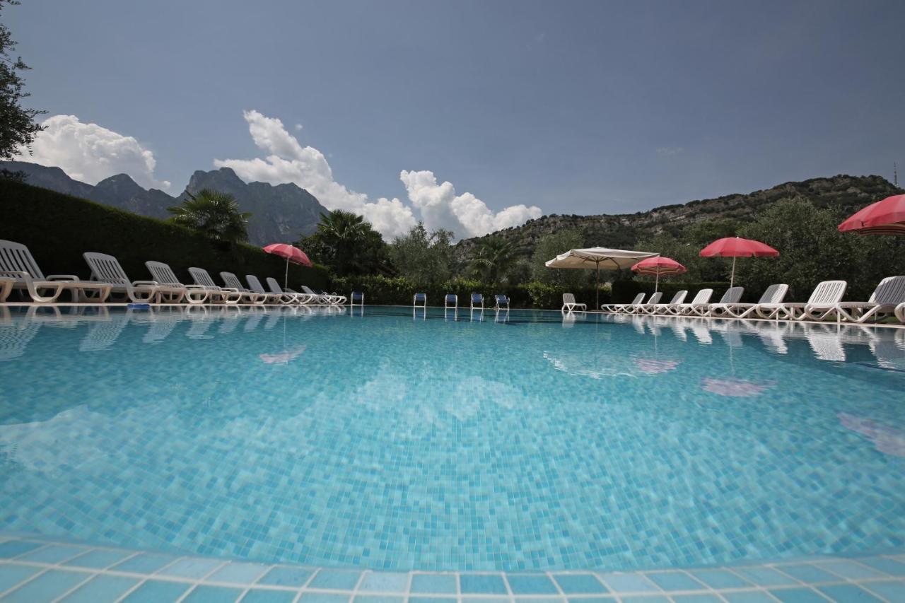 Hotel Villa Verde Torbole Sul Garda Exteriör bild