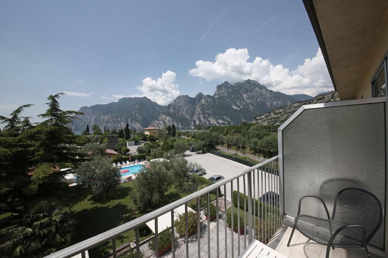 Hotel Villa Verde Torbole Sul Garda Exteriör bild