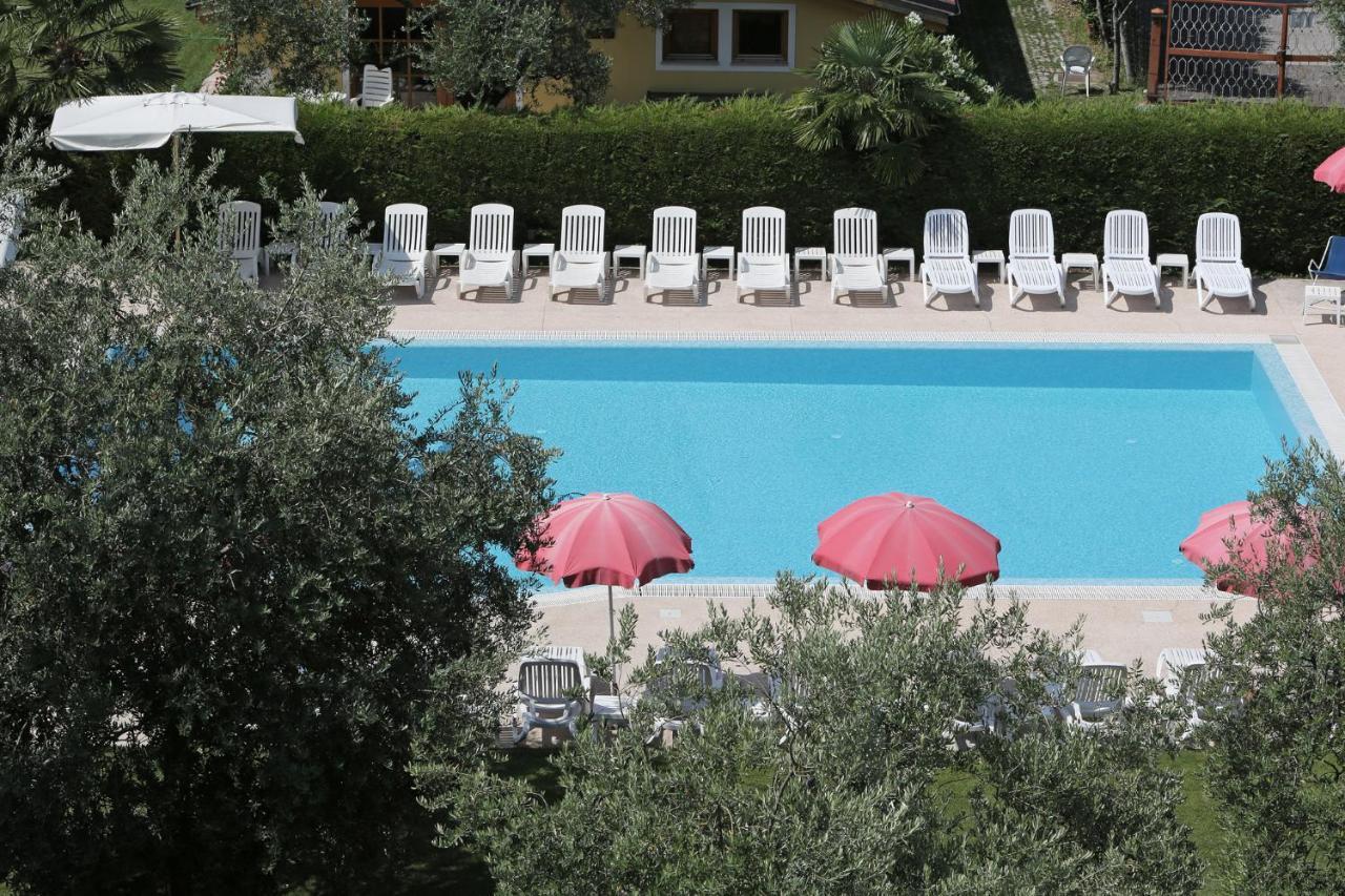 Hotel Villa Verde Torbole Sul Garda Exteriör bild