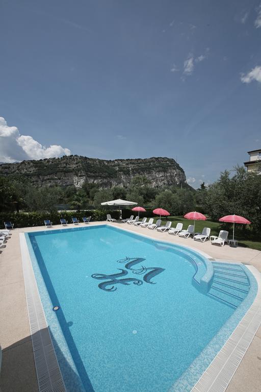 Hotel Villa Verde Torbole Sul Garda Exteriör bild