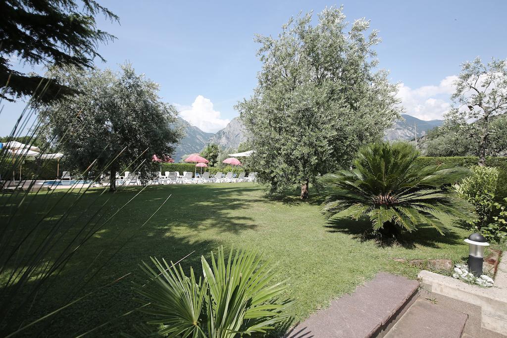 Hotel Villa Verde Torbole Sul Garda Exteriör bild