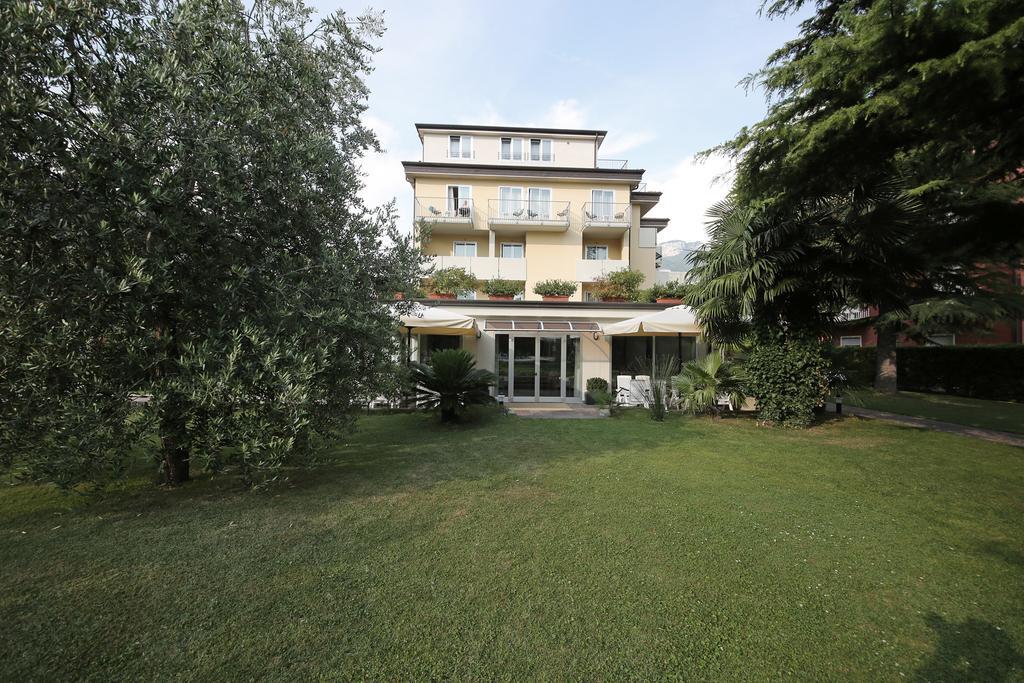 Hotel Villa Verde Torbole Sul Garda Exteriör bild
