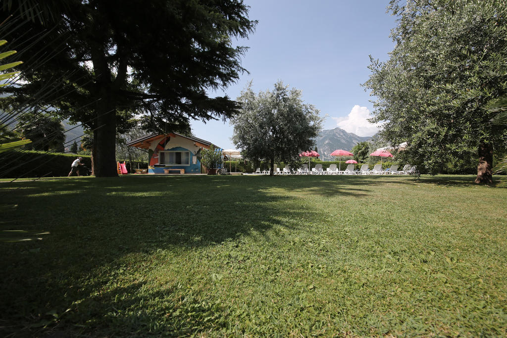 Hotel Villa Verde Torbole Sul Garda Exteriör bild