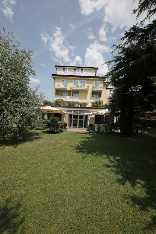 Hotel Villa Verde Torbole Sul Garda Exteriör bild