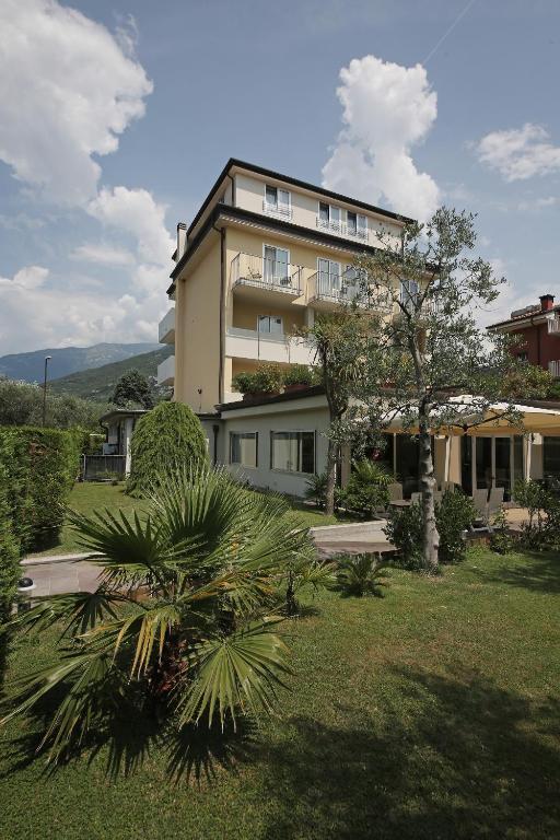 Hotel Villa Verde Torbole Sul Garda Exteriör bild